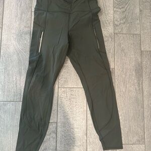 High-Waisted Black Leggings with Zipper Pockets
